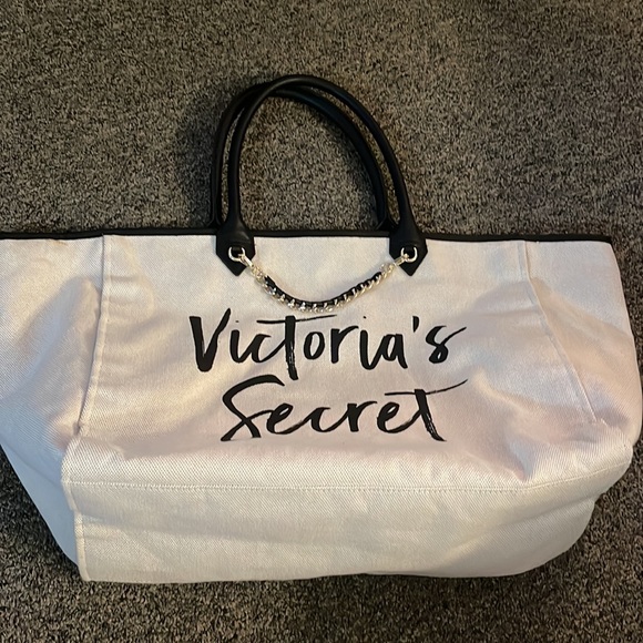 Victoria’s Secret bag - Picture 8 of 12